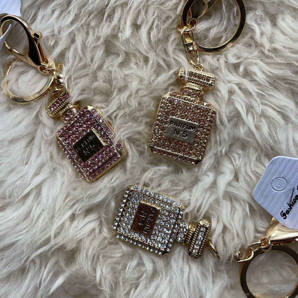 28. Perfume keychain - Picture 2 of 5